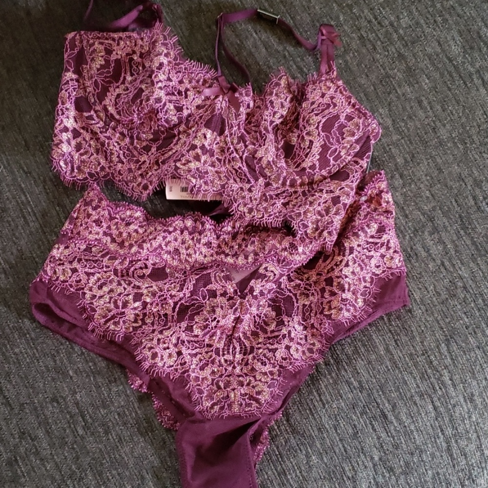 Brand new V.SECRET set beautiful color & lace